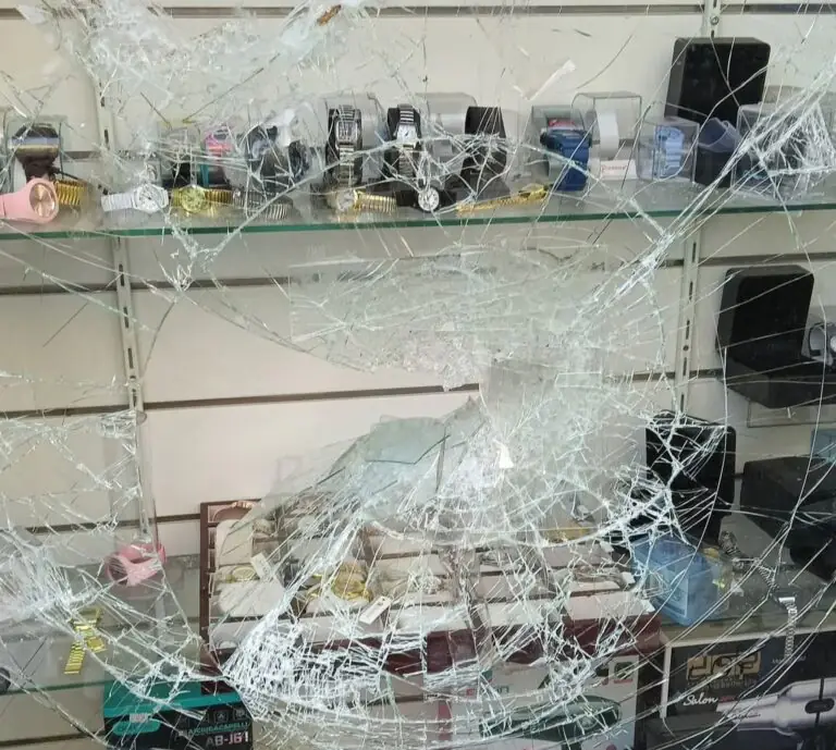 Banda della spaccata in azione, assalto al bazar