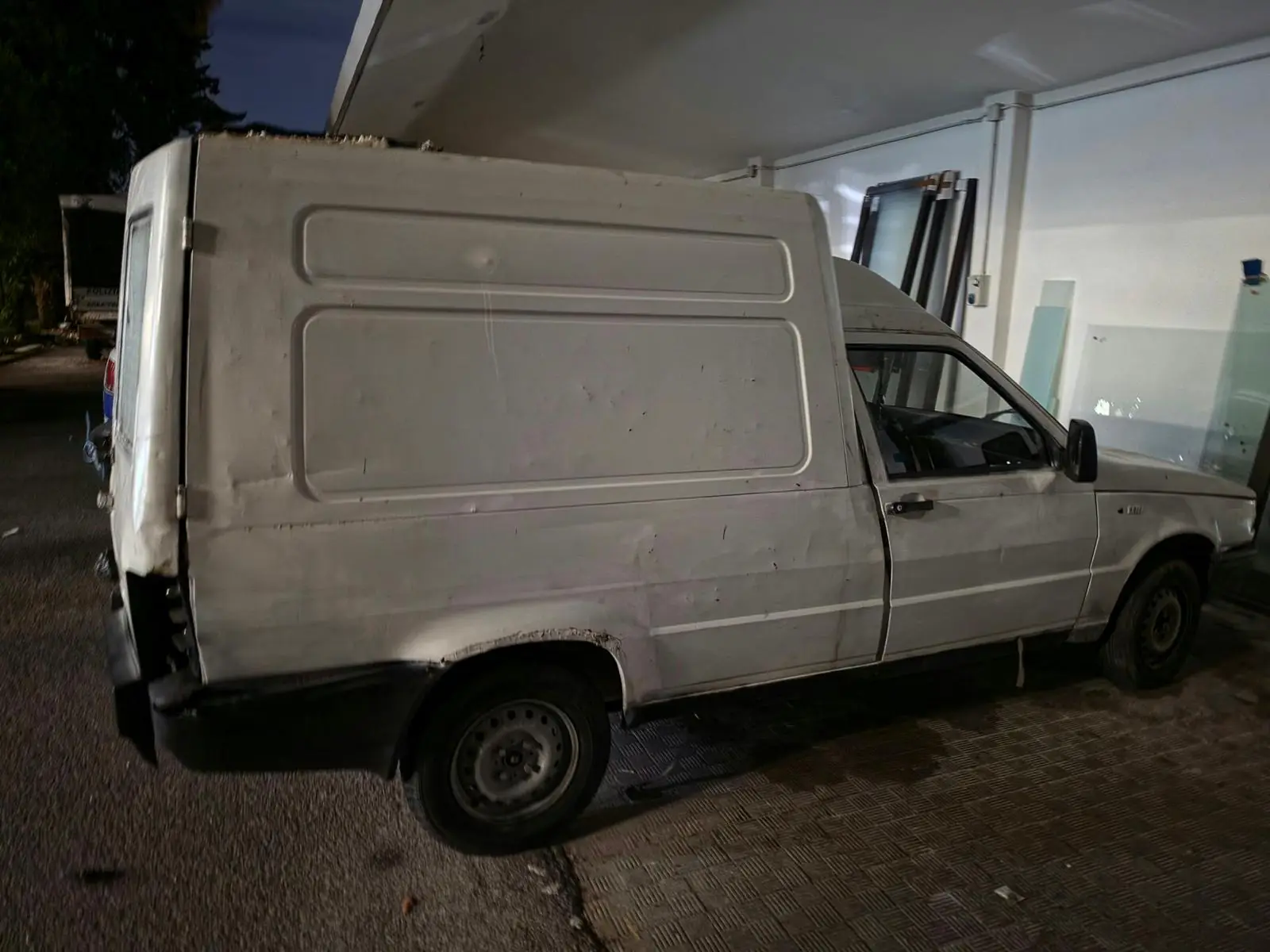 Furgone carico di rifiuti sequestrato dalla Polizia Municipale a Caserta