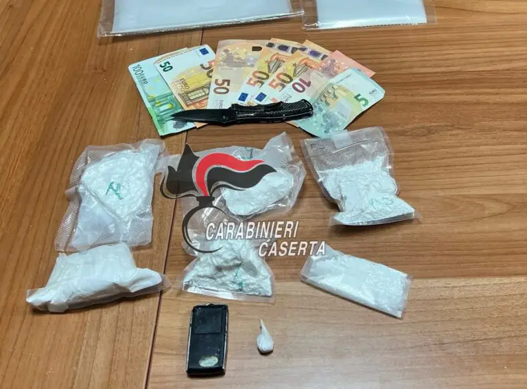 Store della coca in casa, arrestato dopo blitz