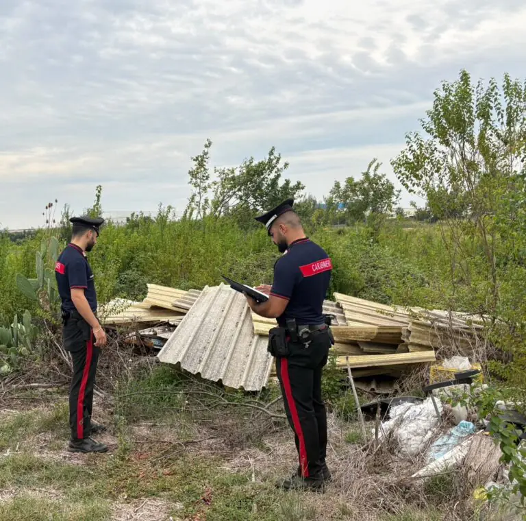 Una tonnellata di veleni, carabinieri scoprono area tossica