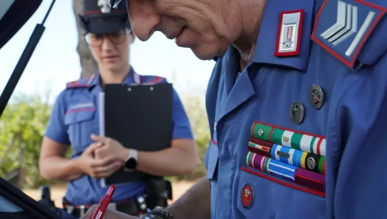 Scuola svaligiata di Pc, carabinieri li trovano da un commerciante: due stanati