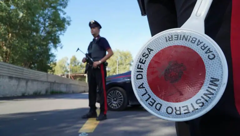 Viaggia su scooter senza targa: era stato rubato