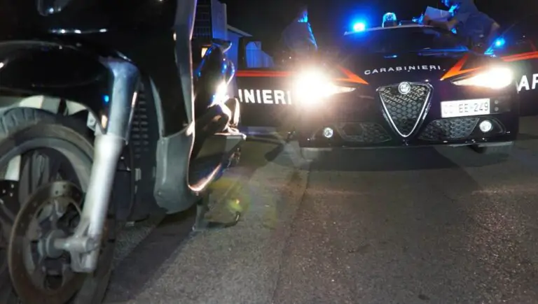 Minacce di morte ai carabinieri in strada e in caserma per lo scooter