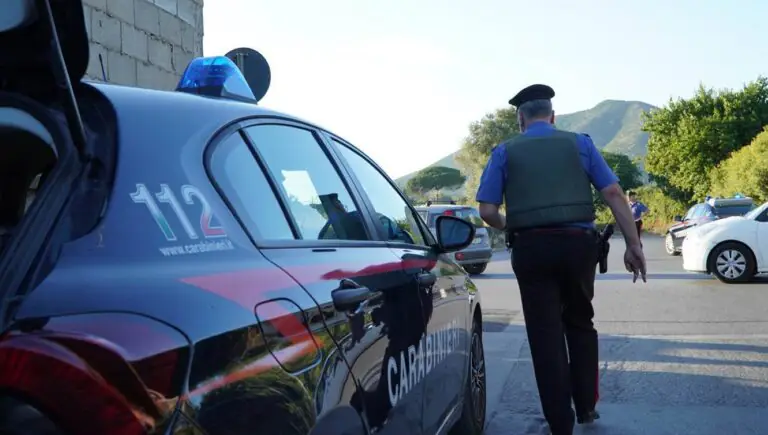 Lavoro nero in azienda e droga in città, scatta maxi blitz