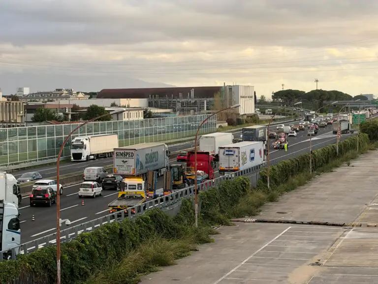 Proteste trasporti, scorte per i beni essenziali nel Casertano