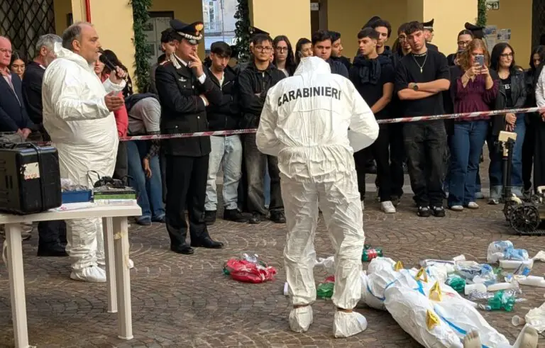 Palazzo Melzi diventa una scena del crimine: i Carabinieri mostrano le tecniche investigative
