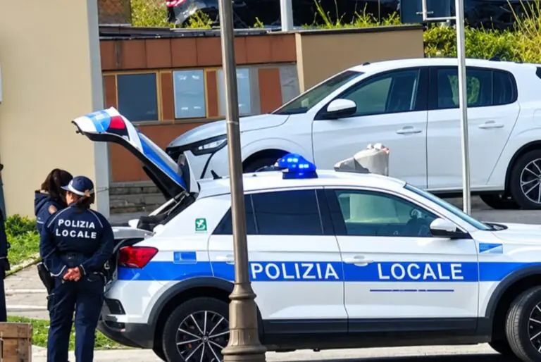 Zozzone incastrato dal filmato e denunciato