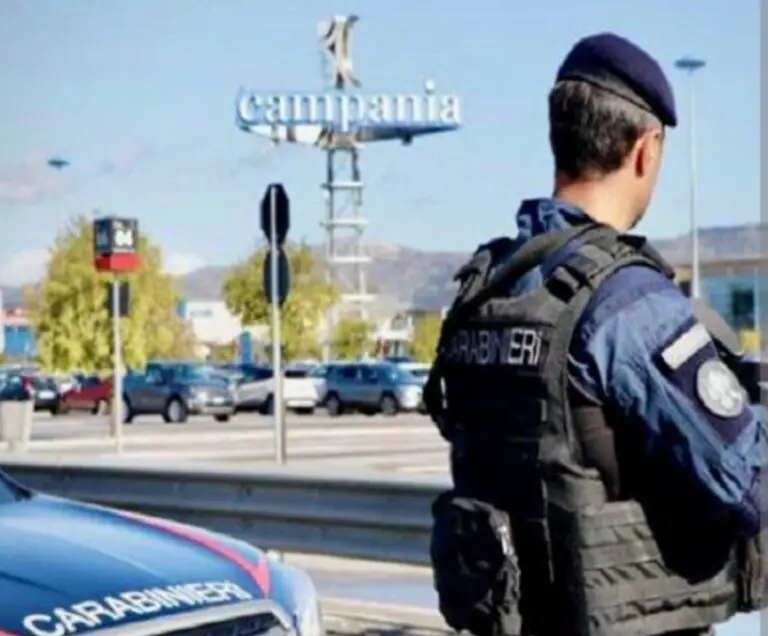 Pugnalato a 13 anni davanti al Campania, fermati padre e zio del coetaneo rivale. Nomi e dettagli