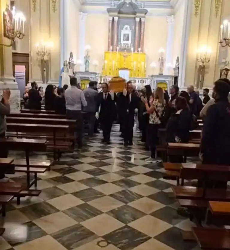 Scarsa presenza ai funerali di Salvatore, Borrelli: “Intollerabile l’assenza delle istituzioni”