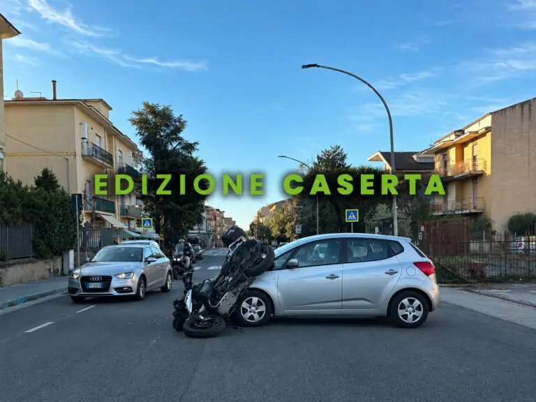 Auto contro moto, paura nei pressi dell’ospedale