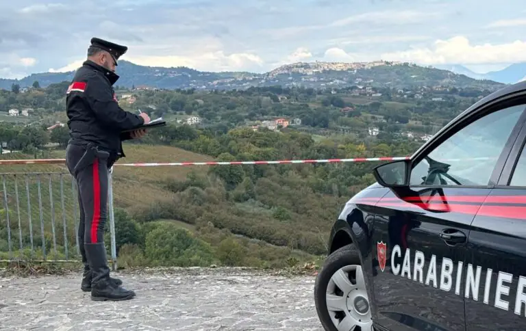 Auto con 5 minorenni precipita nella scarpata. Il bilancio choc