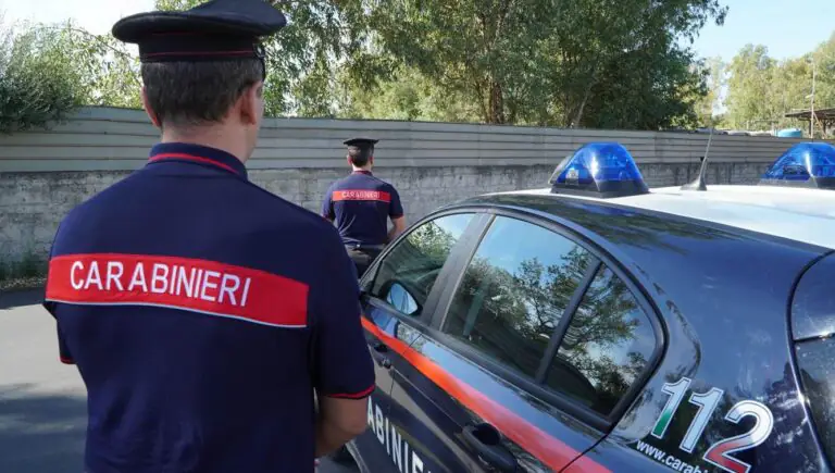 Fuga d’amore: evade per vedere la compagna e si rintana nella sua auto