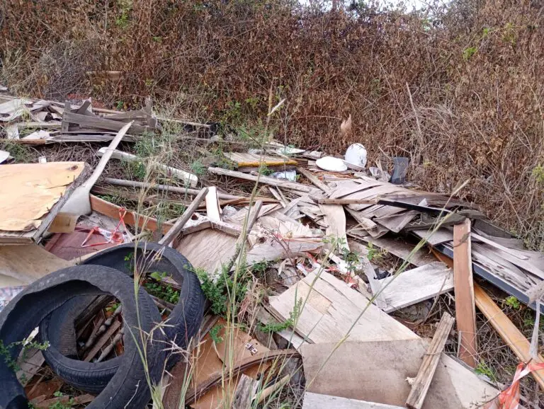 Discarica della frazione recintata col nastro da 7 mesi: “Urge bonifica”