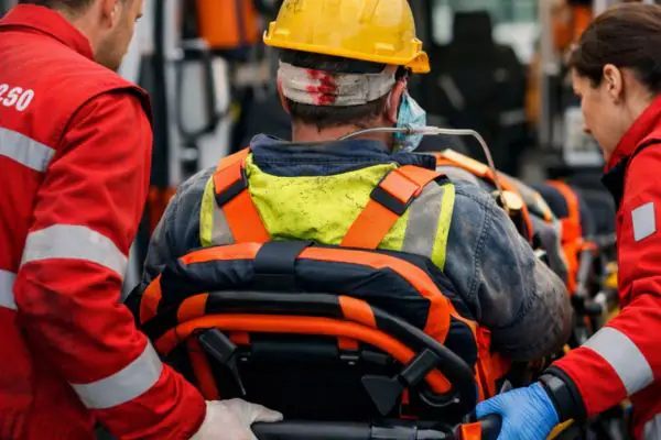 Soccorsi in un cantiere della zona Asi di Teverola operaio in arresto cardiaco
