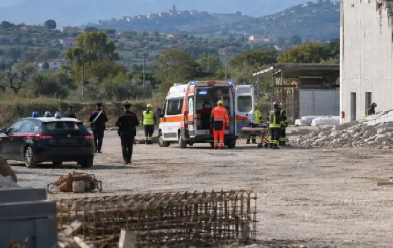 Crolla muro in un’azienda, operaio muore schiacciato