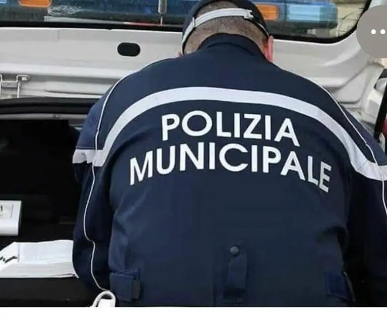 Agenti aggrediti durante controlli sui rifiuti