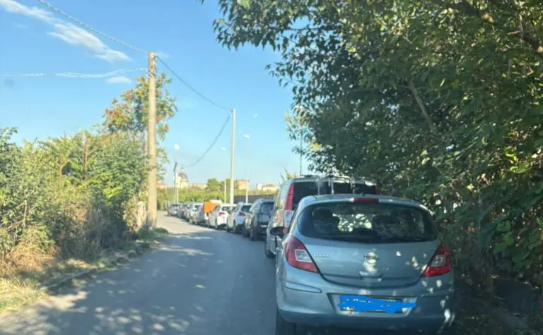 Svuotacantine bloccano traffico: “Viabilità in tilt”